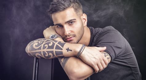 imagenes de tatuajes para hombres en el pecho|Tatuajes en el pecho: más de 100 opciones para hombres y。